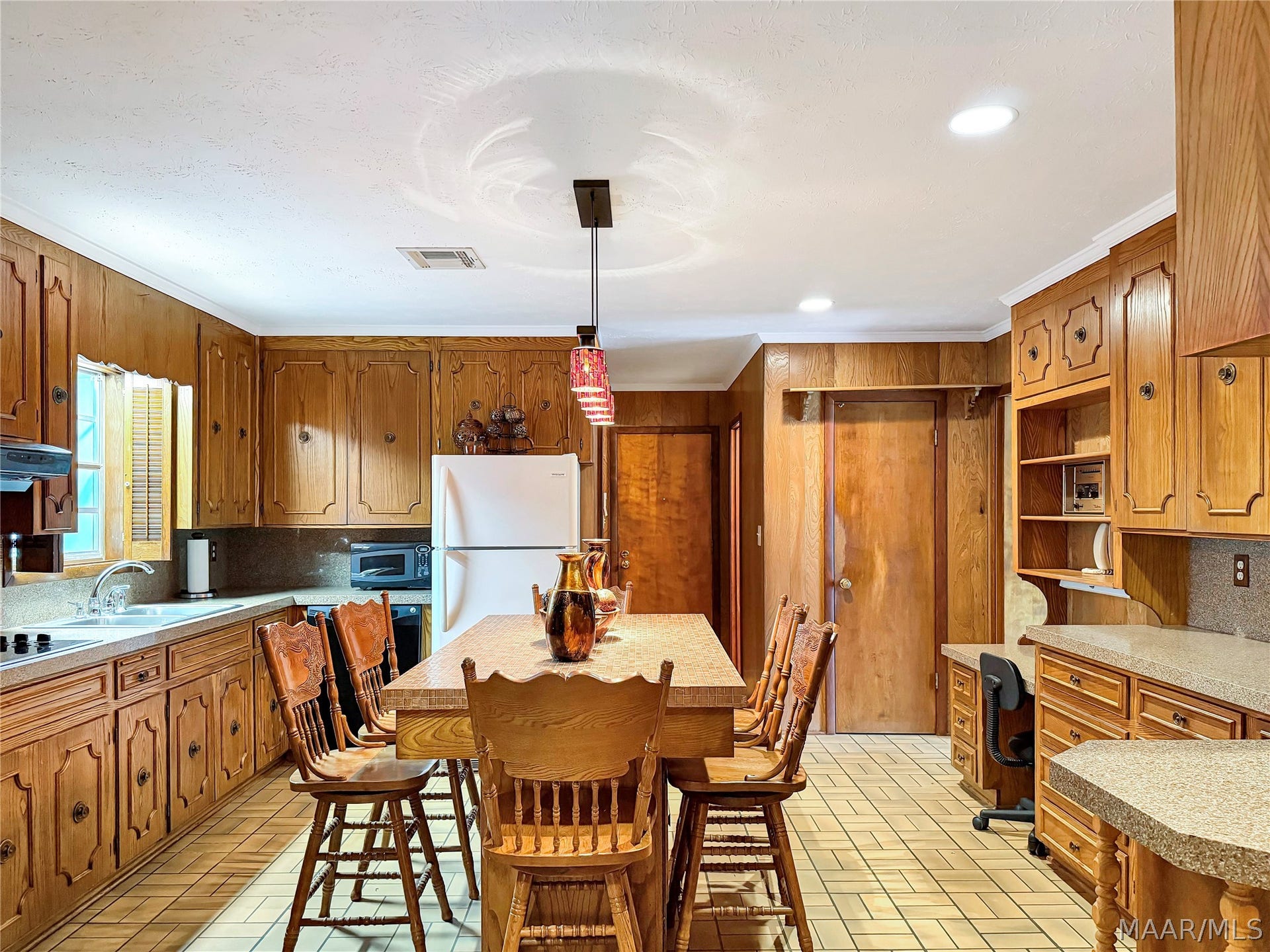 601 Camellia Drive, Tallassee, AL 36078 Traditional Finishes