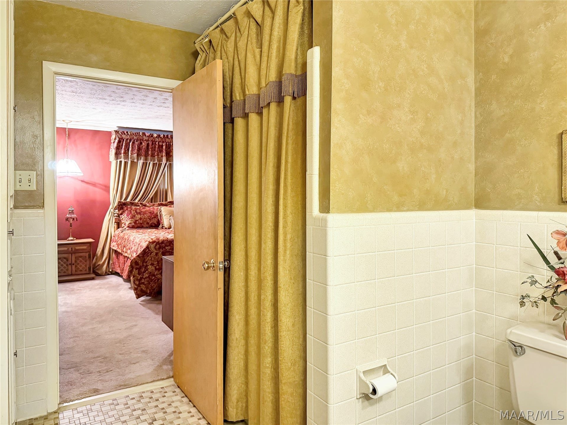 601 Camellia Drive, Tallassee, AL 36078 main suite bathroom