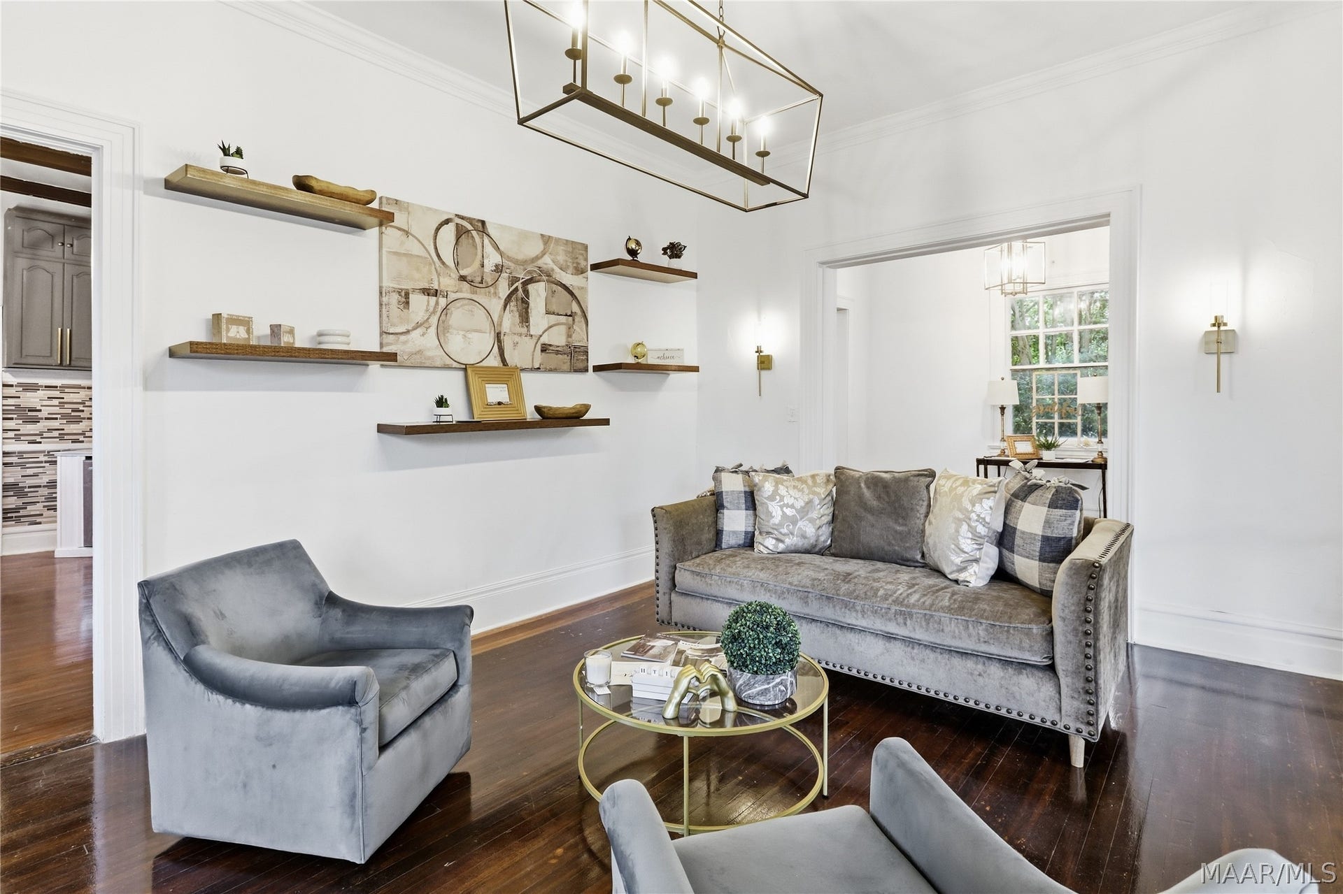 264 E Fairview Avenue, Montgomery, AL 36105 Open shelving to display your fav keepsakes!