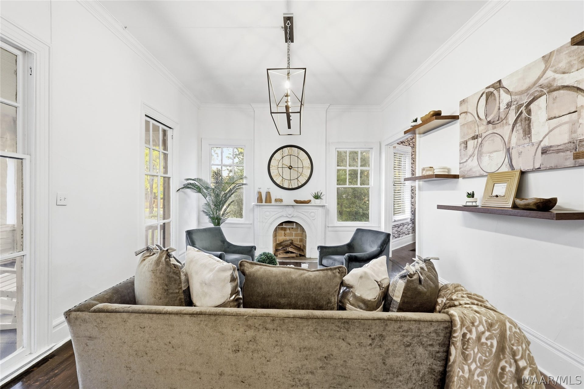264 E Fairview Avenue, Montgomery, AL 36105 Living Room Luxury