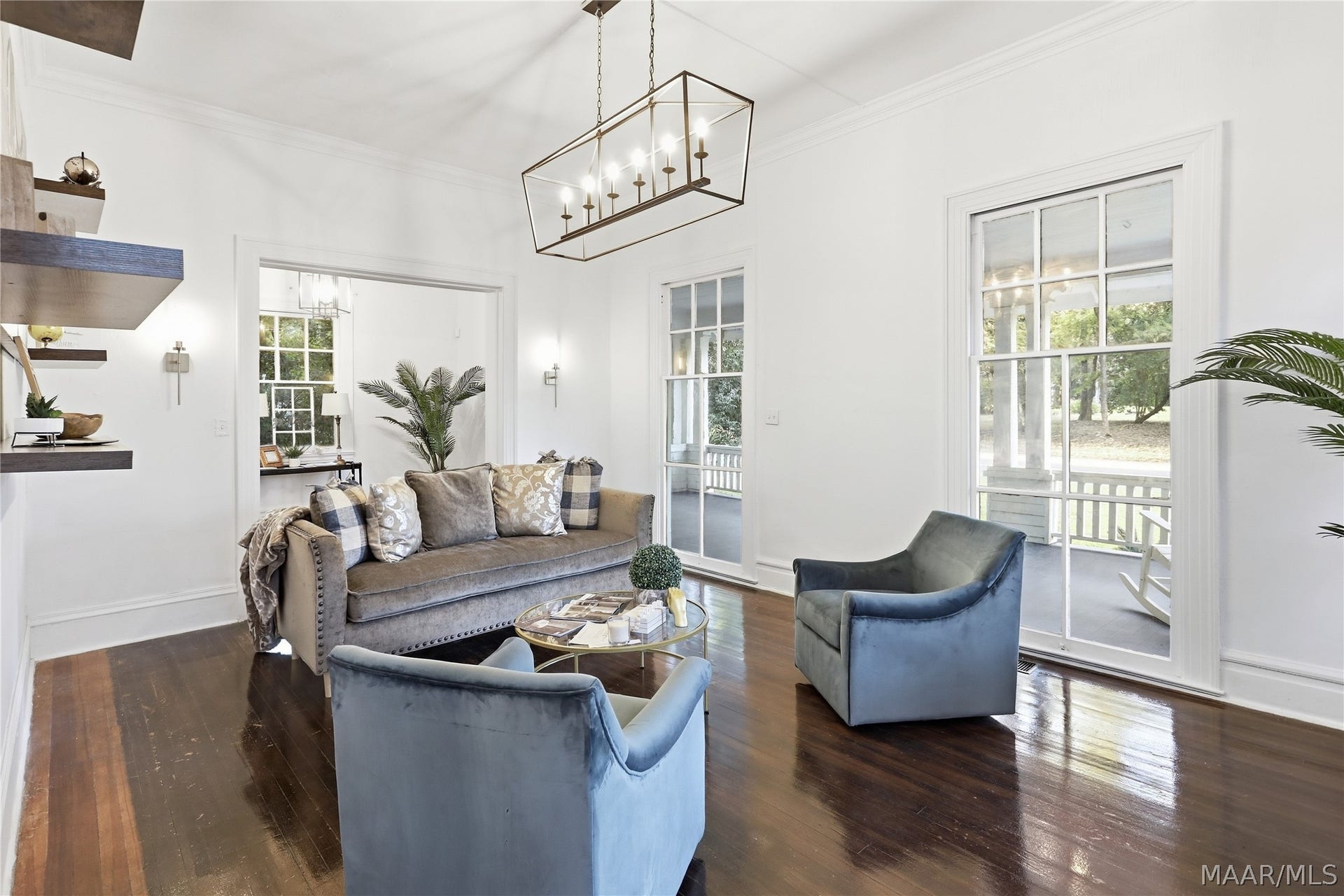 264 E Fairview Avenue, Montgomery, AL 36105 Tall Windows flood the Windows flood the living room with natural light