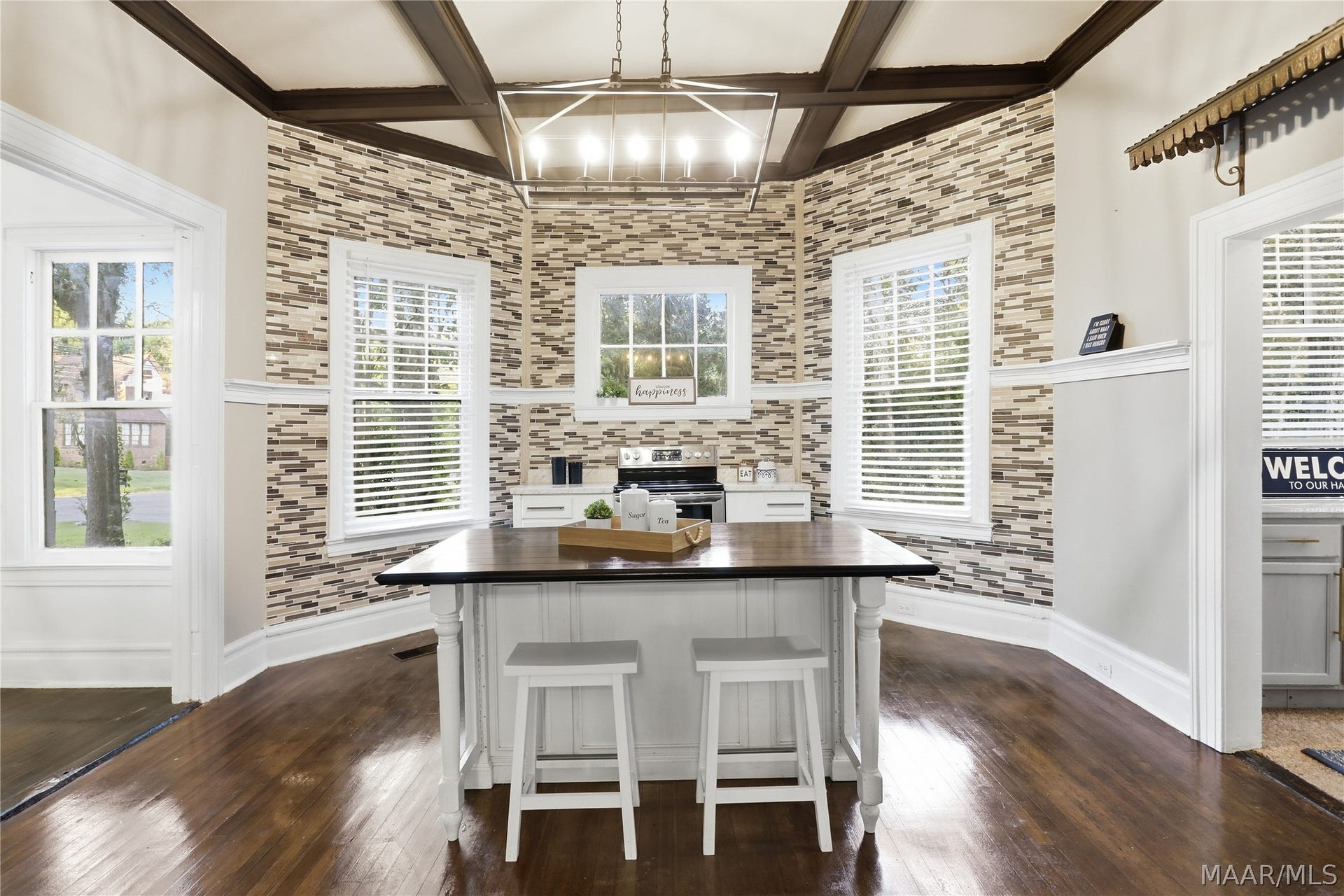 264 E Fairview Avenue, Montgomery, AL 36105 Make New Memories with Family around the Island