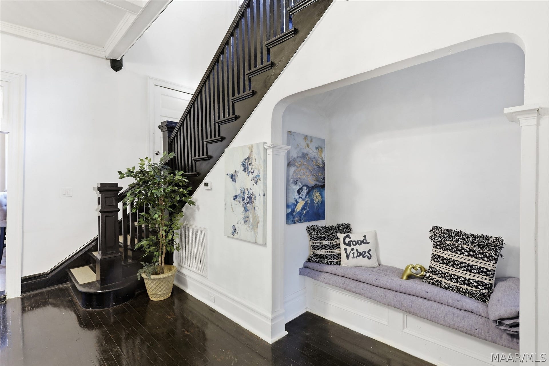 264 E Fairview Avenue, Montgomery, AL 36105 Cozy Arched Reading Nook