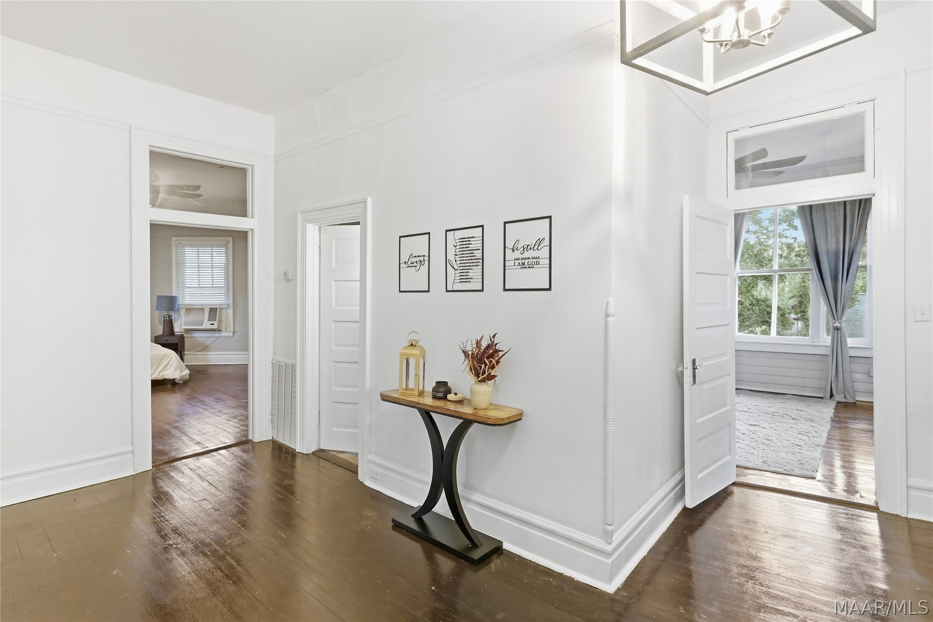 264 E Fairview Avenue, Montgomery, AL 36105 Second Story Foyer