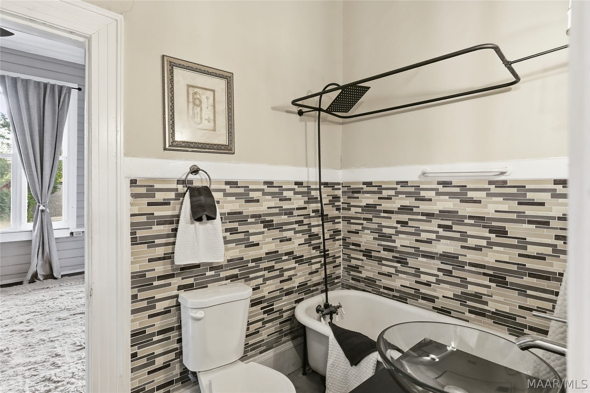 264 E Fairview Avenue, Montgomery, AL 36105 Bathroom # 1 with soaking tub