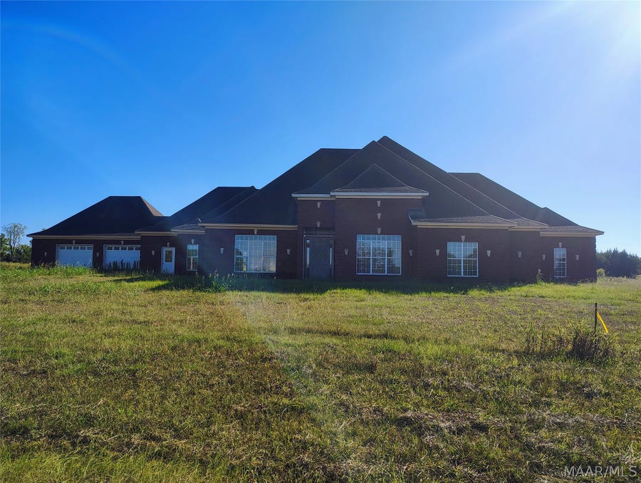 Property photo for 34 Greenleaf Road, Lowndesboro, AL