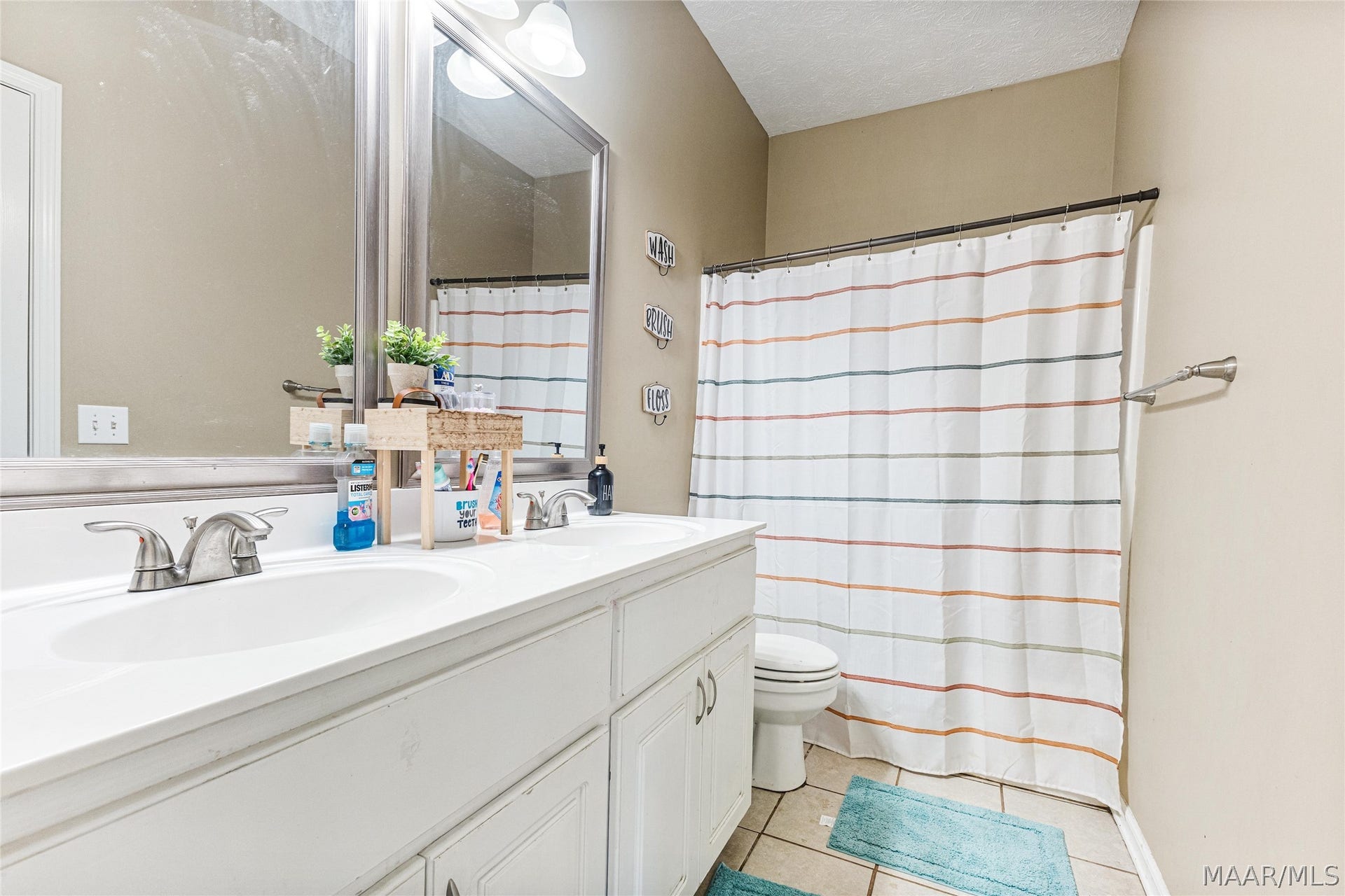 168 Poplar Grove Drive, Wetumpka, AL 36093 Guest bathroom