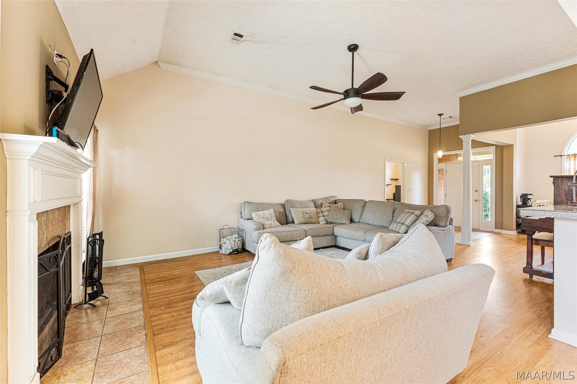 168 Poplar Grove Drive, Wetumpka, AL 36093 Large open living room