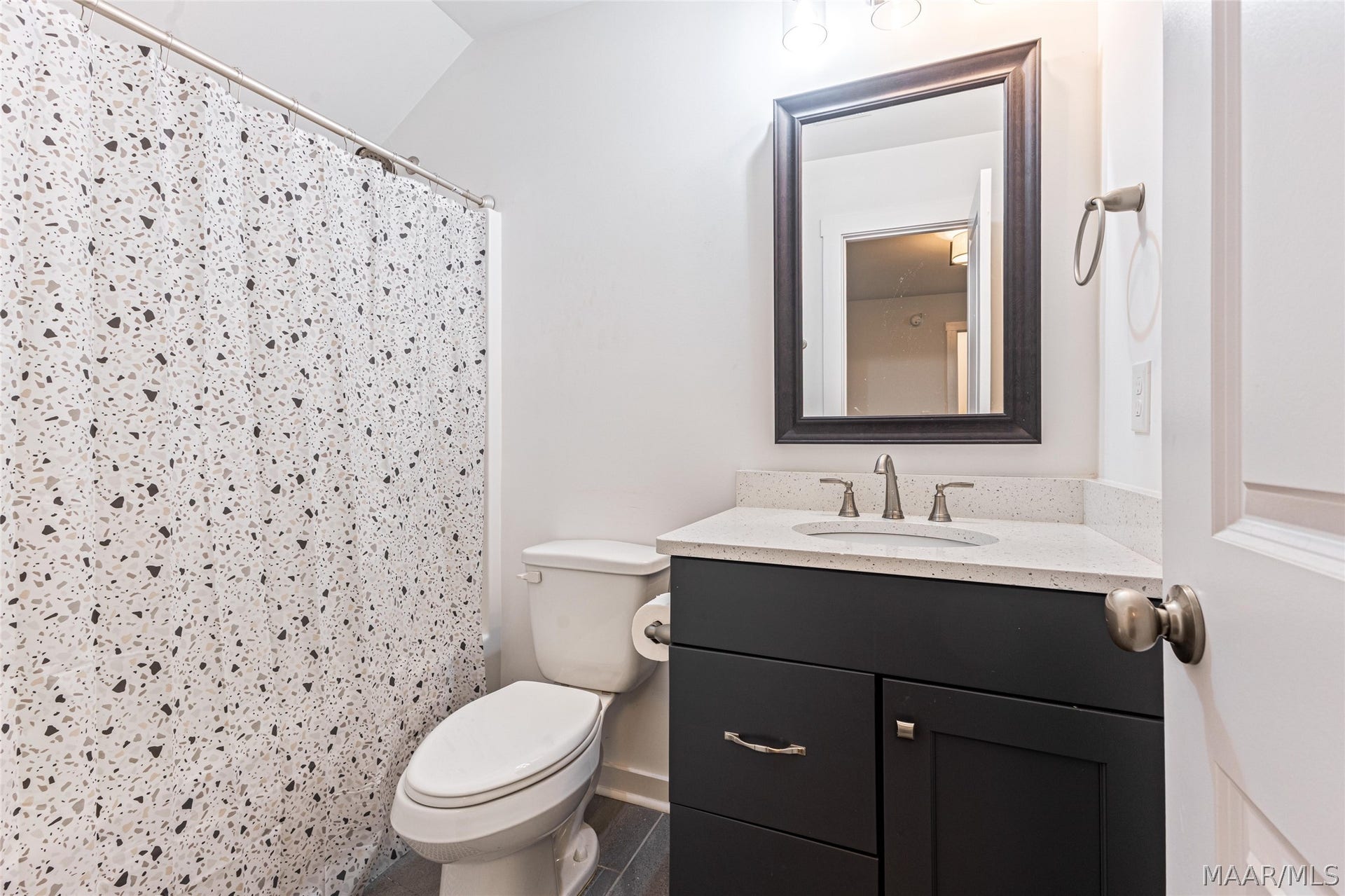 840 Hedgefield Way, Prattville, AL 36066 Full Bathroom Upstairs