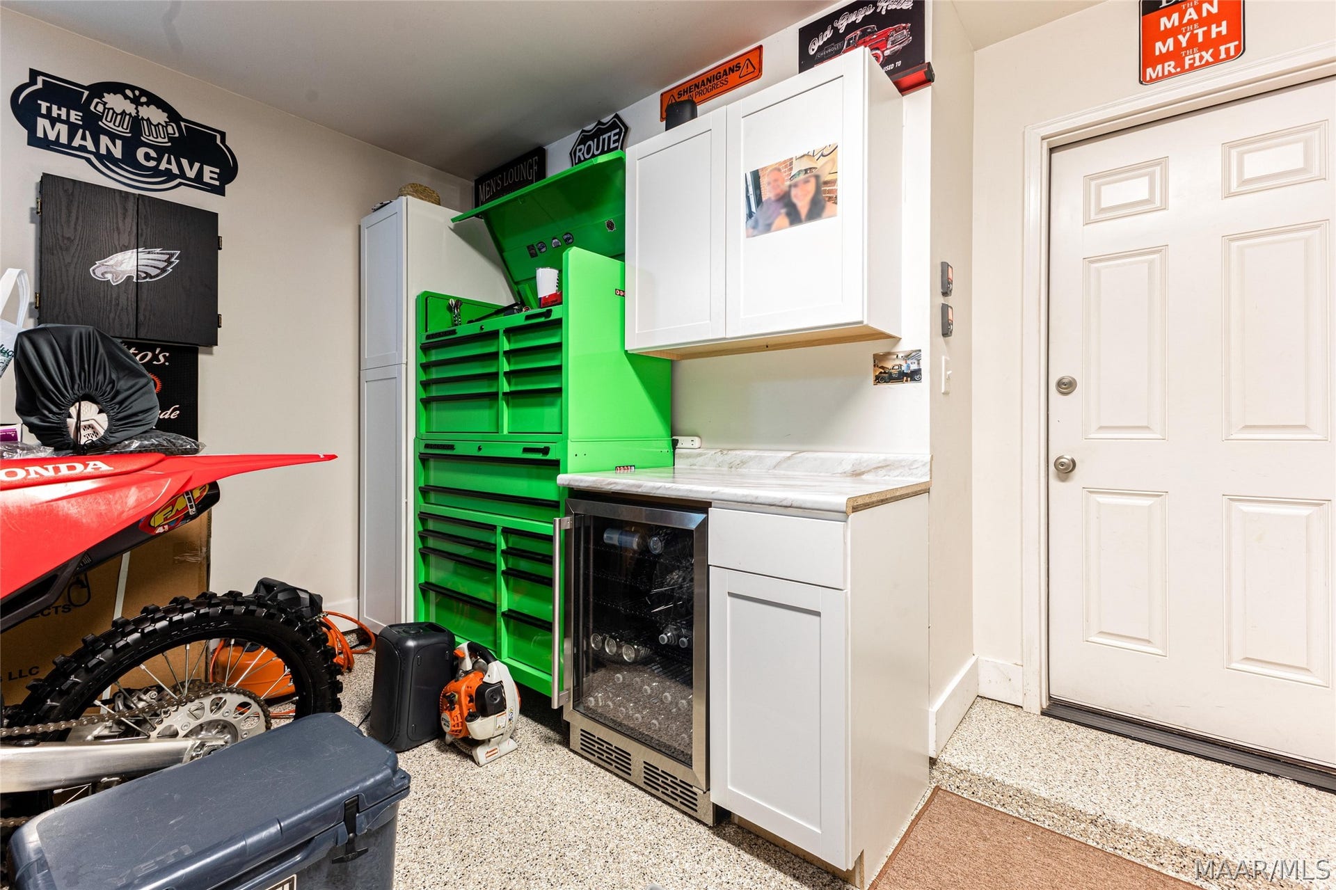 840 Hedgefield Way, Prattville, AL 36066 Garage shelving (toolbox is negotiable)