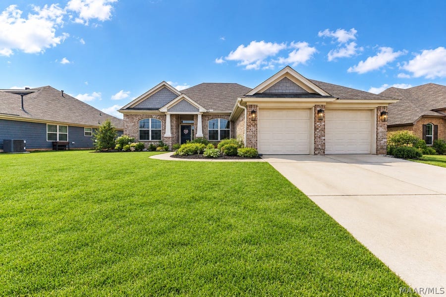 Property photo for 840 Hedgefield Way, Prattville, AL
