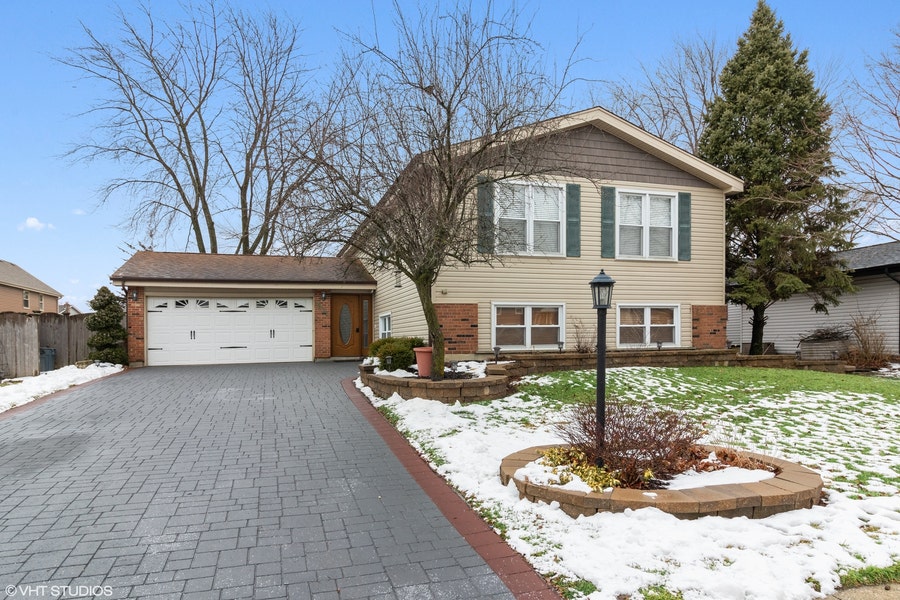 Property photo for 7417 W Hickory Creek Drive, Frankfort, IL