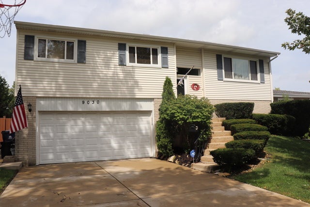 Property photo for 9030 Primrose Lane, Hickory Hills, IL