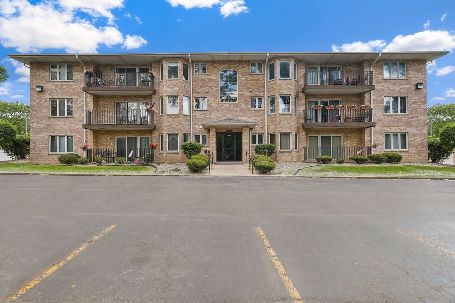 Property photo for 10228 Southwest Highway, #2D, Chicago Ridge, IL
