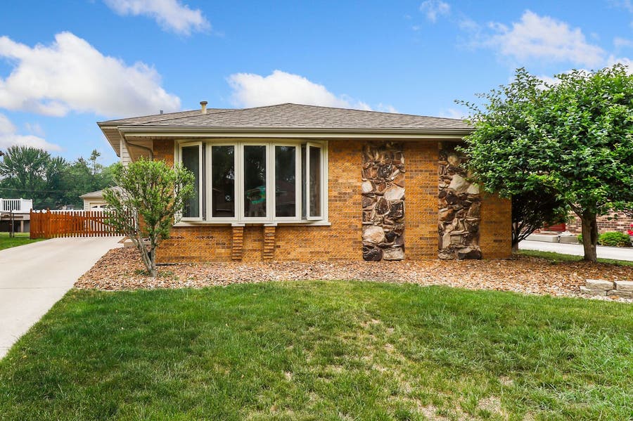 Property photo for 4950 135th Place, Crestwood, IL