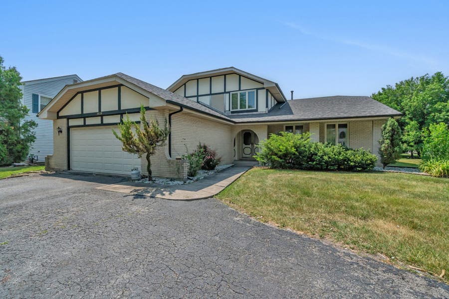 Property photo for 3030 Bonnie Brae Cres, Flossmoor, IL