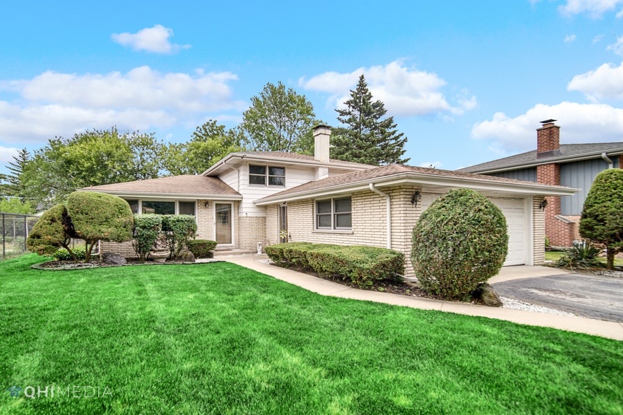 Property photo for 10337 S Terry Drive, Palos Hills, IL