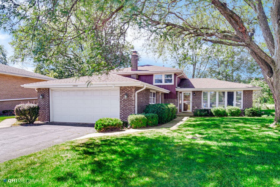 Property photo for 10530 S Michael Drive, Palos Hills, IL
