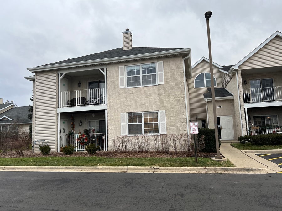 Property photo for 774 N Gary Avenue, #102, Carol Stream, IL