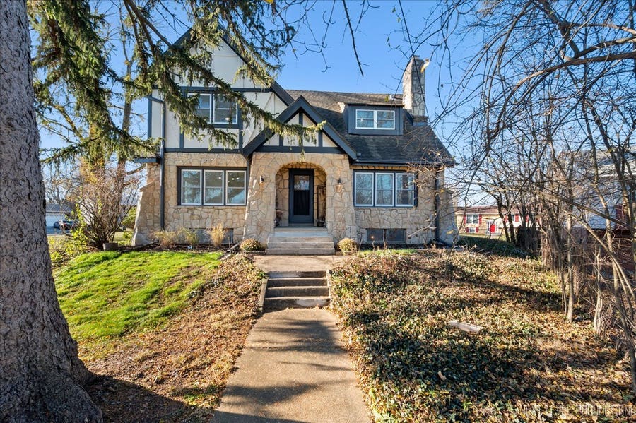Property photo for 2700 Caroline Drive, Homewood, IL
