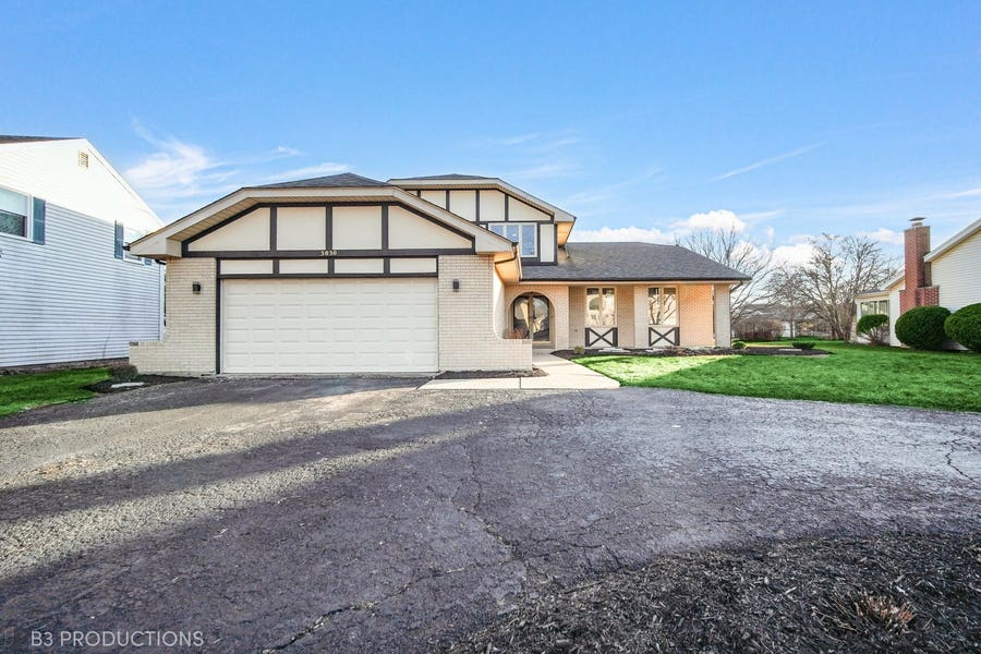 Property photo for 3030 Bonnie Brae Crescent, Flossmoor, IL