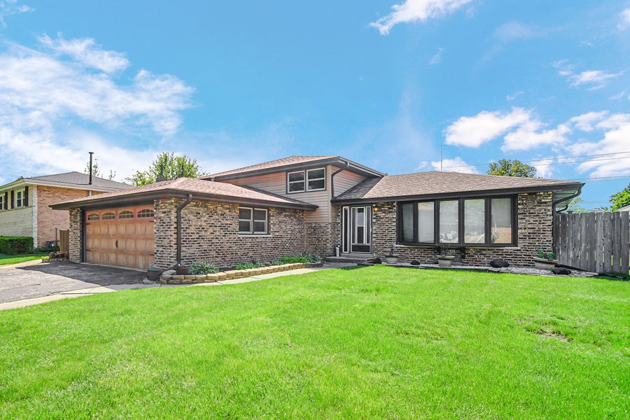 Property photo for 10324 S Kathy Court, Palos Hills, IL