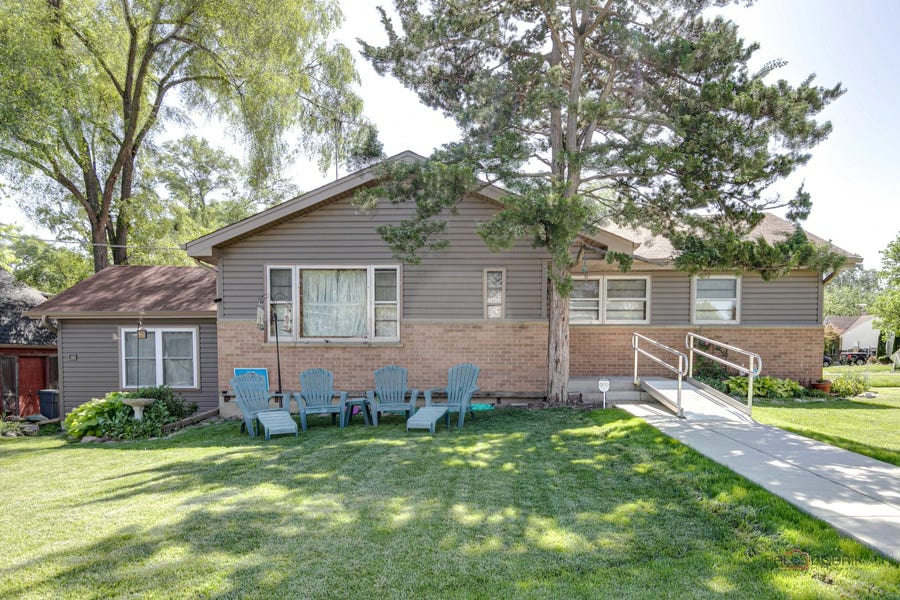 Property photo for 134 Woodlawn Drive, Mundelein, IL