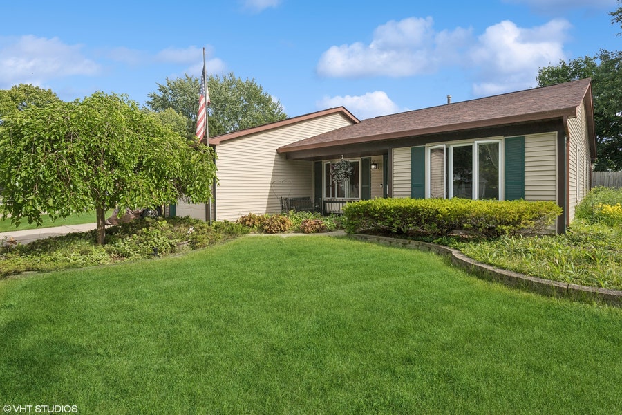 Property photo for 1081 Crestwood Lane, Bolingbrook, IL