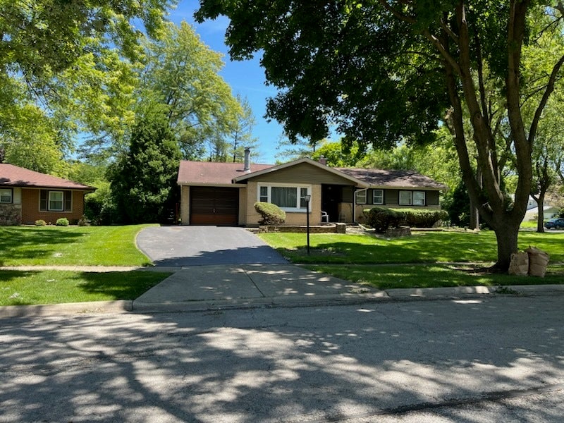 Property photo for 6673 Blackstone Drive, Downers Grove, IL
