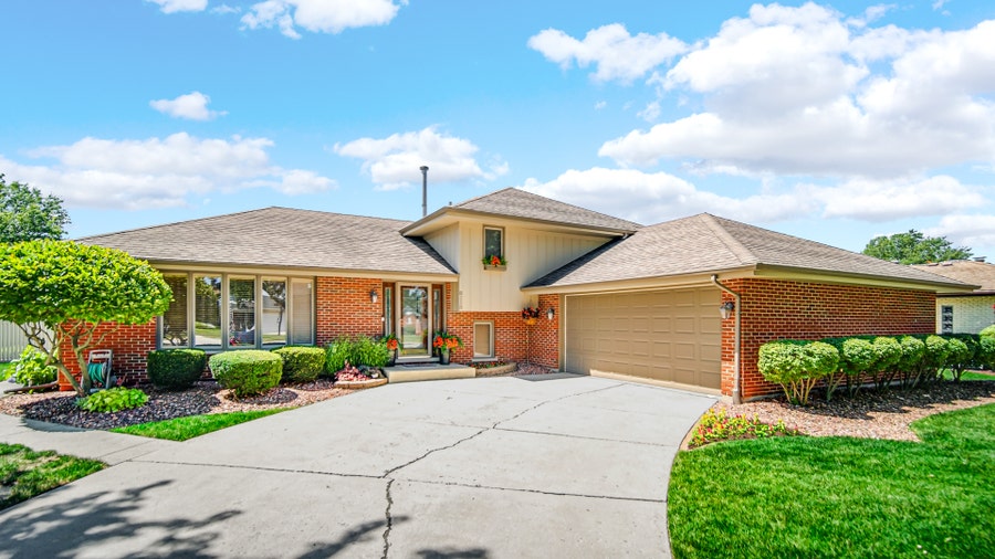 Property photo for 8113 Bayhill Court, Orland Park, IL