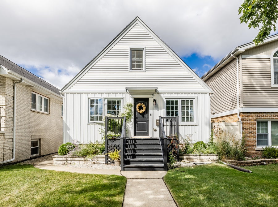 Property photo for 4316 N New England Avenue, Harwood Heights, IL