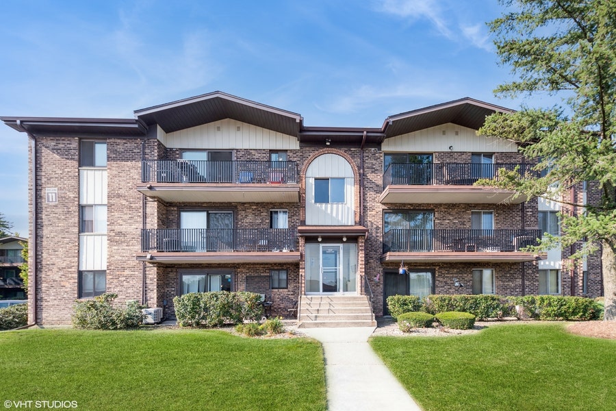 Property photo for 5239 James Lane, #1111, Crestwood, IL