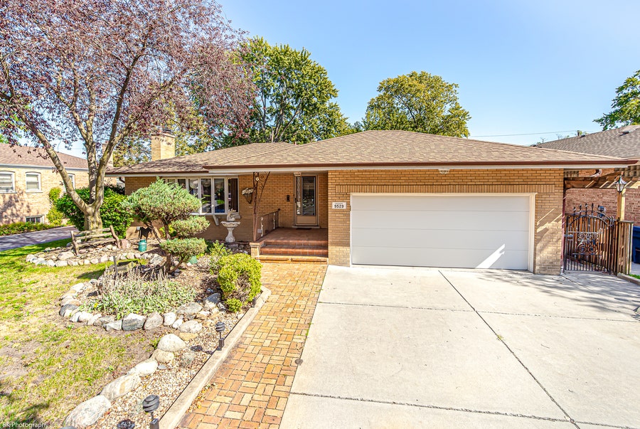 Property photo for 9529 S Major Avenue, Oak Lawn, IL
