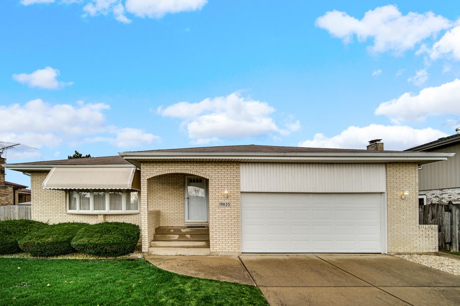 Property photo for 19835 Scarth Lane, Mokena, IL