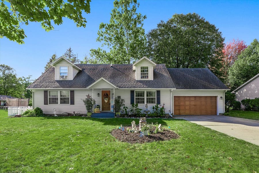 Property photo for 303 Sanders Court, Yorkville, IL