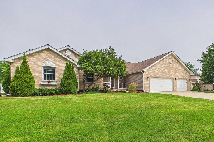 Property photo for 9260 Elm Avenue, Mokena, IL