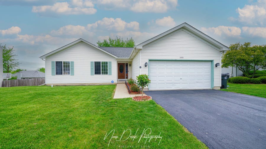 Property photo for 1801 Midday Drive, Zion, IL