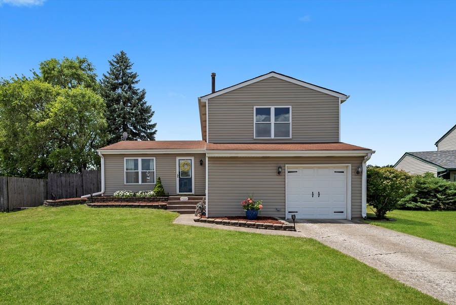 Property photo for 7560 W Hawthorne Lane, Frankfort, IL