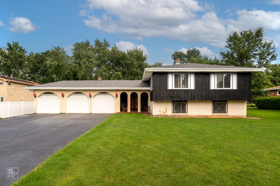 Property photo for 7S261 S River Road, Naperville, IL