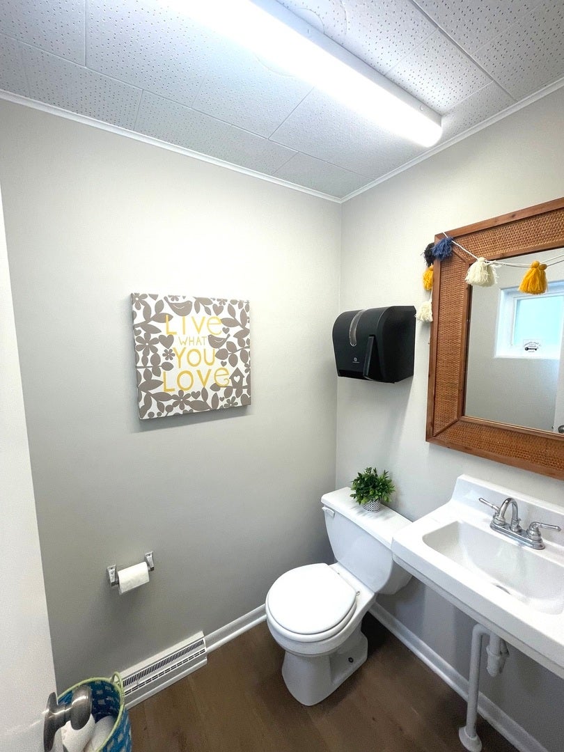 328 Park Lane Drive, Grant Park, IL 60940 Shared bathroom