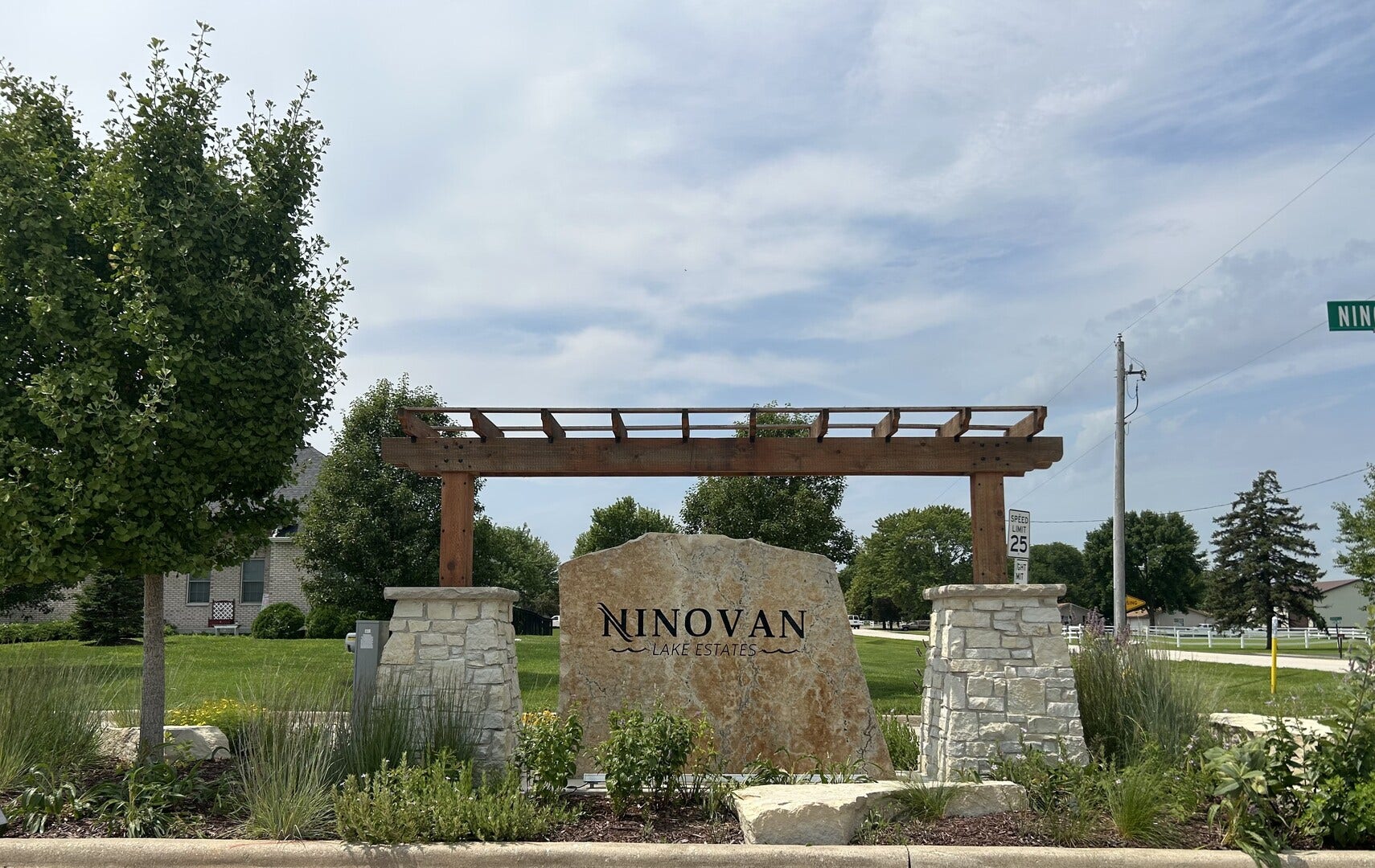 2812 Ninovan Lane, Minooka, IL 60447 2812 Ninovan Lane, Minooka, IL 60447