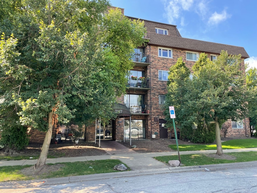 Property photo for 7117 W 93rd Street, #401, Oak Lawn, IL
