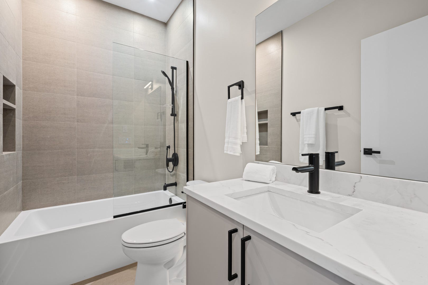 3249 S Calumet Avenue, Chicago, IL 60616 3249 S Calumet Avenue, Chicago, IL 60616