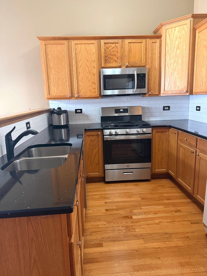 9411 Albany Court, Orland Park, IL 60467 9411 Albany Court, Orland Park, IL 60467
