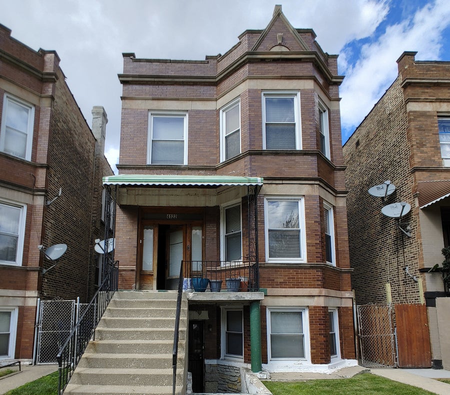 Property photo for 4122 W Cermak Road, Chicago, IL