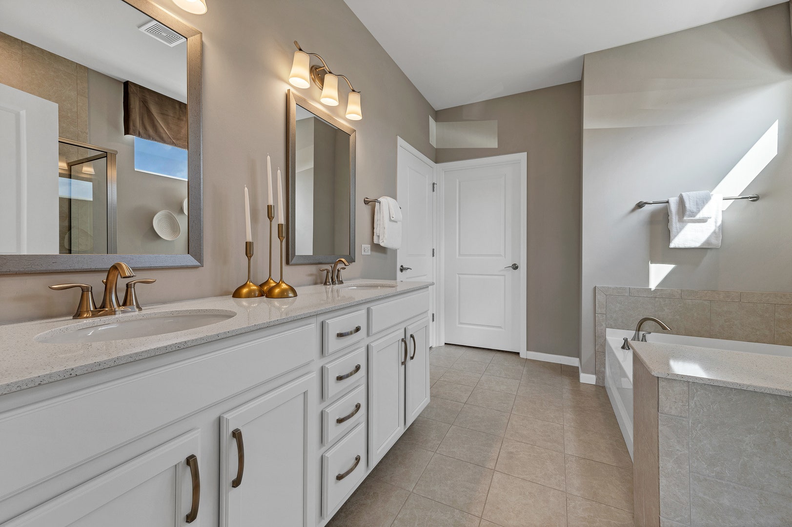 12659 Derry Drive, Lemont, IL 60439 OWNER'S ENSUITE BATH