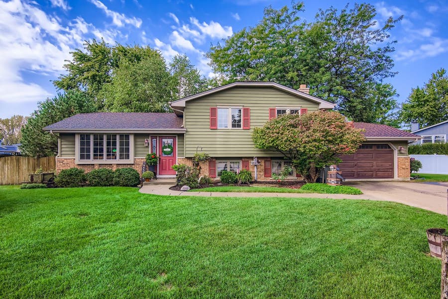 Property photo for 2305 Kerry Winde Drive, New Lenox, IL