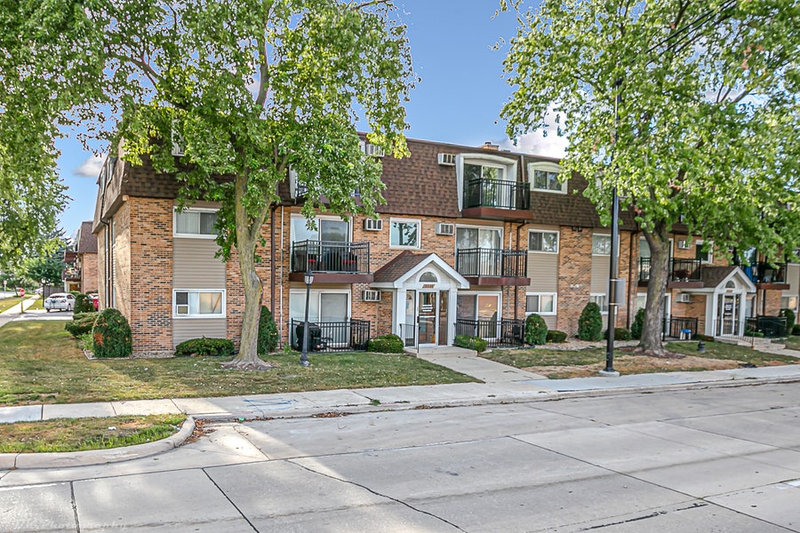 Property photo for 10540 Ridgeland Avenue, #12, Chicago Ridge, IL
