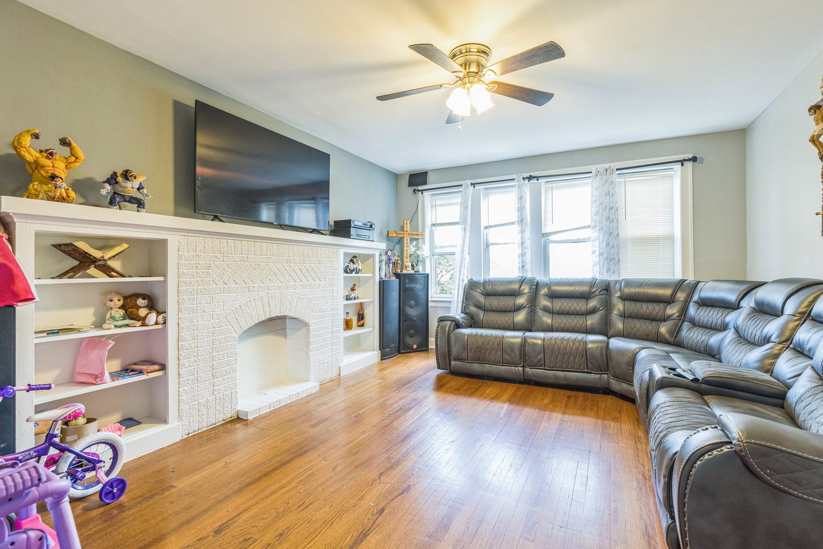 2913 W 63rd Street, Chicago, IL 60629 2913 W 63rd Street, Chicago, IL 60629
