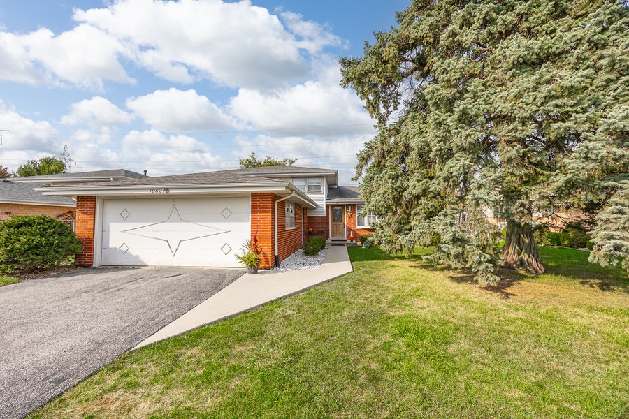 Property photo for 10624 S Michael Drive, Palos Hills, IL